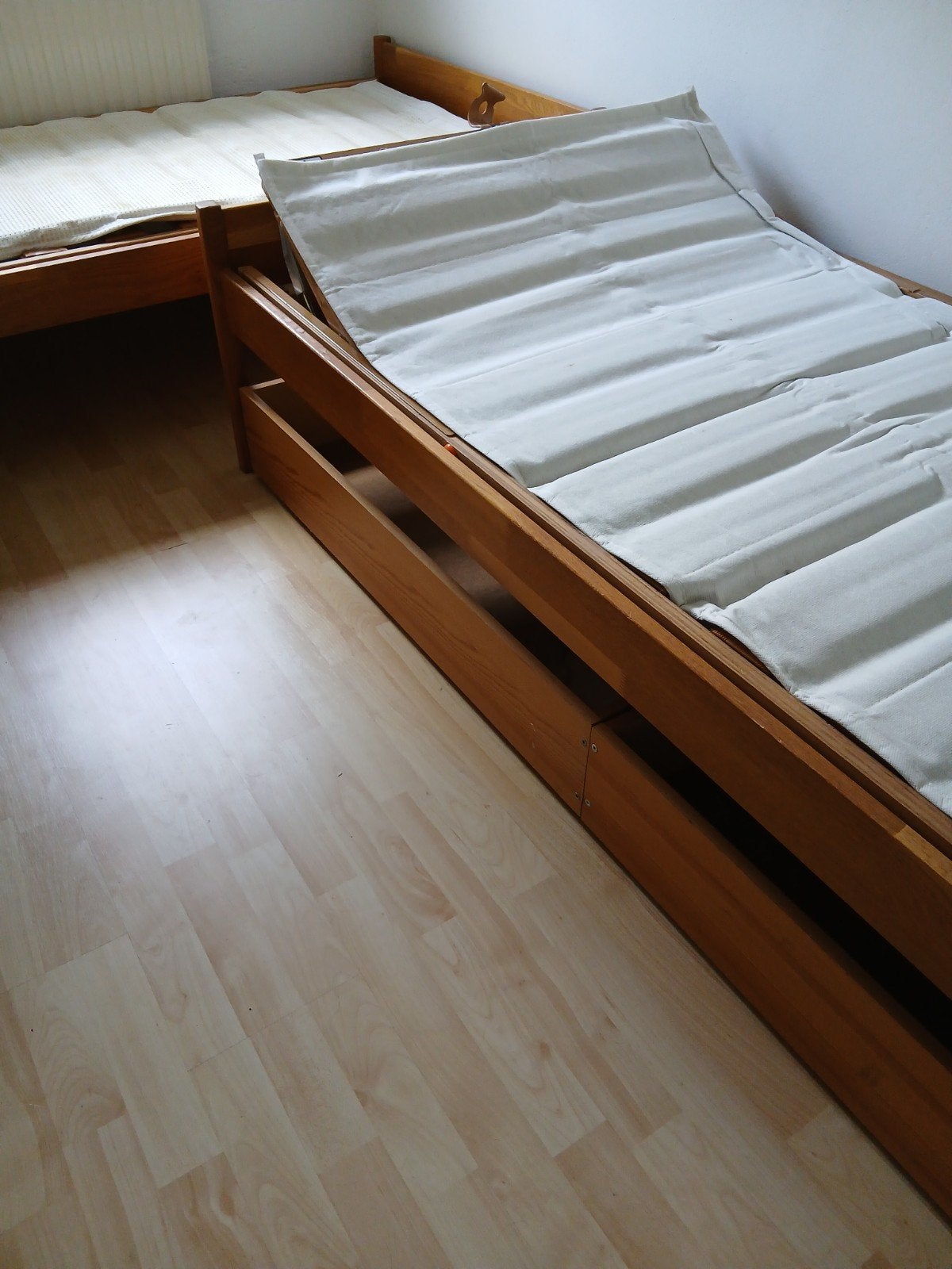 2 houten bedframes, Ophalen, 90 cm, Eenpersoons, Bruin