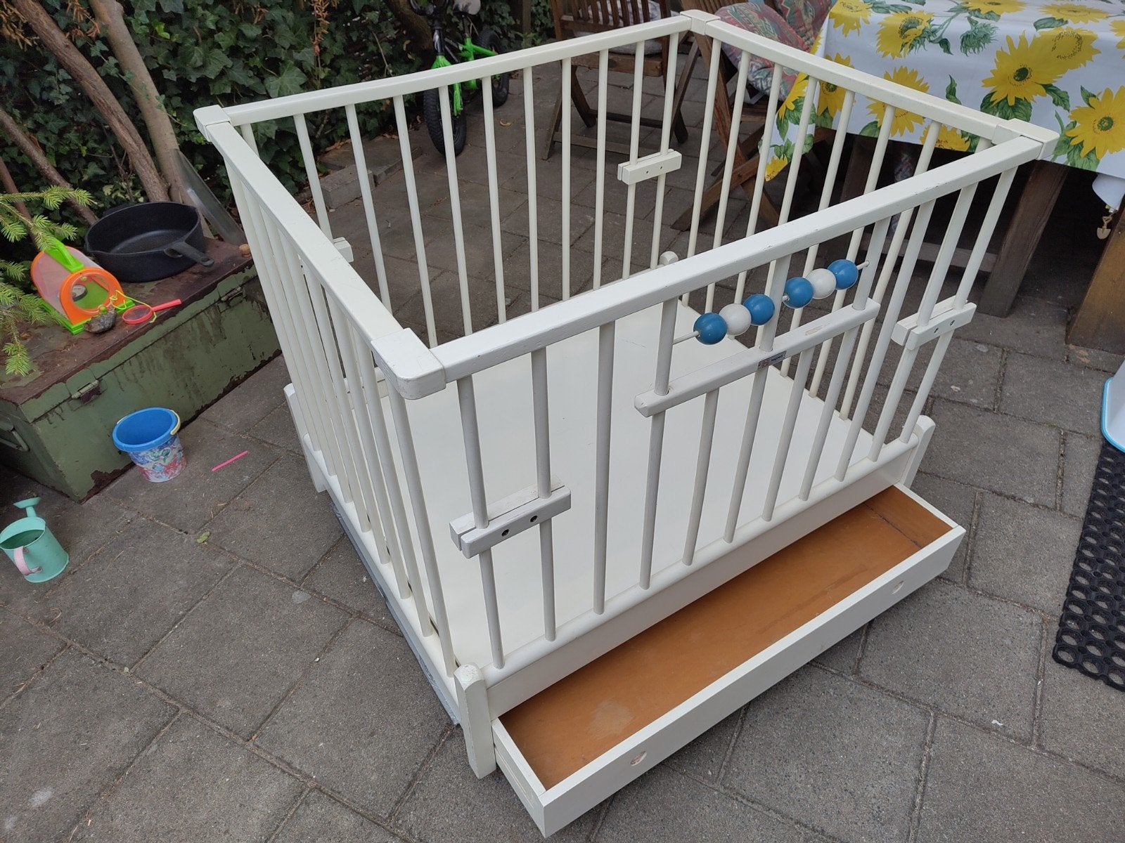 praktische babybox, op wieltjes en met lade, Ophalen, Gebruikt, Rechthoekig, In hoogte verstelbaar