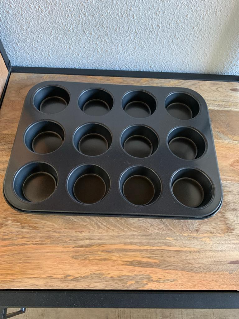 Muffin bakvorm voor 12 muffins, zwart metaal Nieuw, Ophalen of Verzenden, Zwart, Metaal, Overige merken