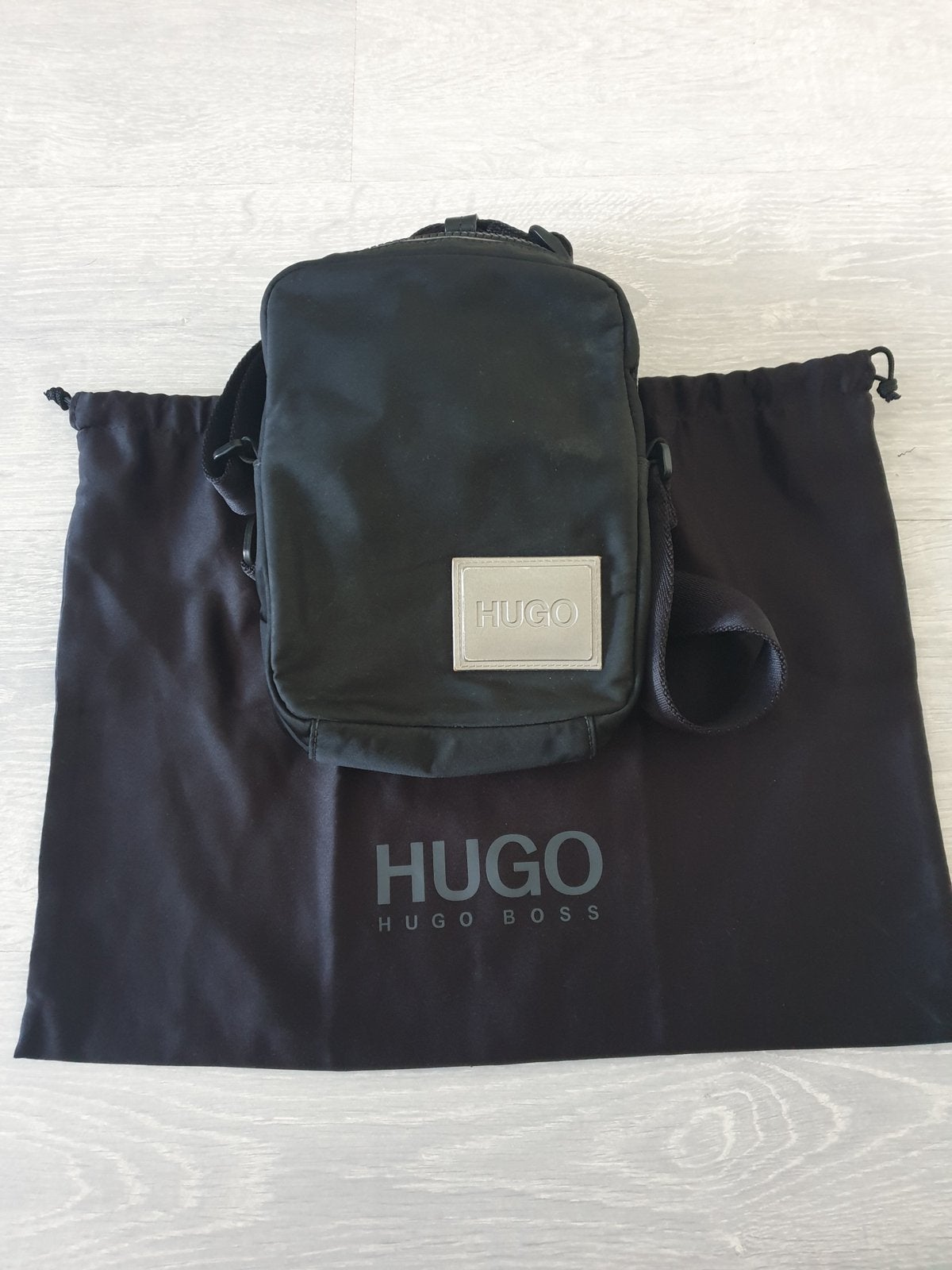 Hugo boss schoudertas, Sieraden, Tassen en Uiterlijk, Ophalen of Verzenden, Zo goed als nieuw, Zwart, Overige merken
