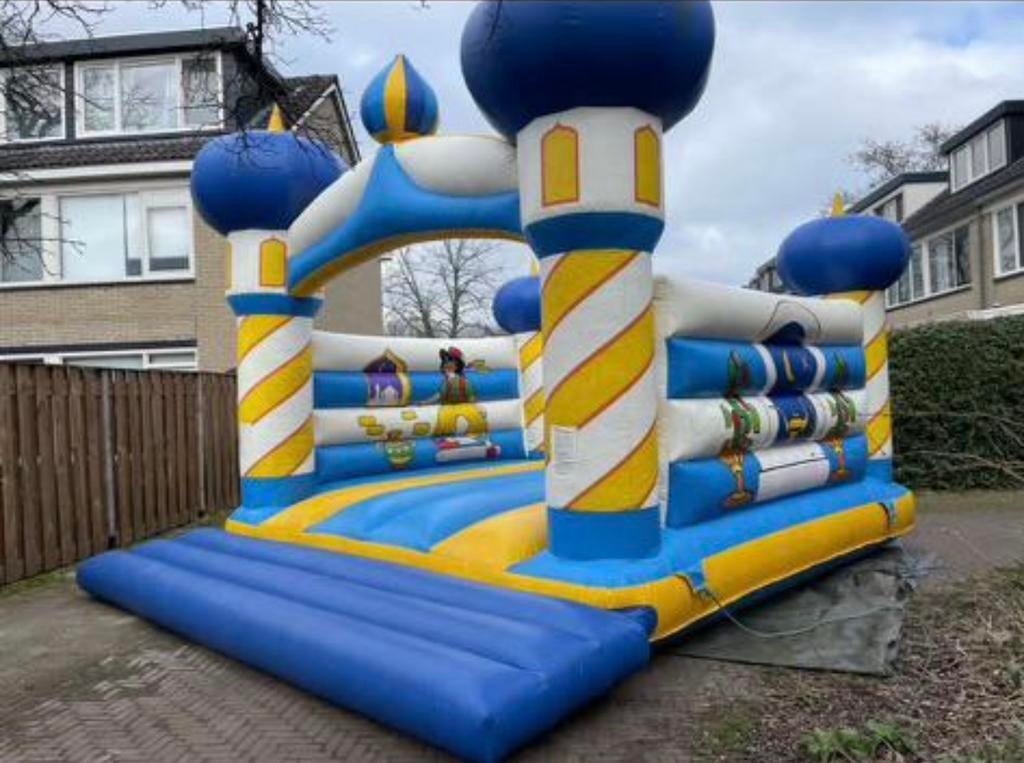Springkussen aladin te huur, Ophalen, Zo goed als nieuw