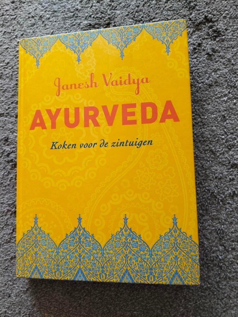 Ayurveda: Koken voor de zintuigen - Janesh Vaidya, Boeken, Azië en Oosters, Gezond koken, Ophalen of Verzenden, Hoofdgerechten