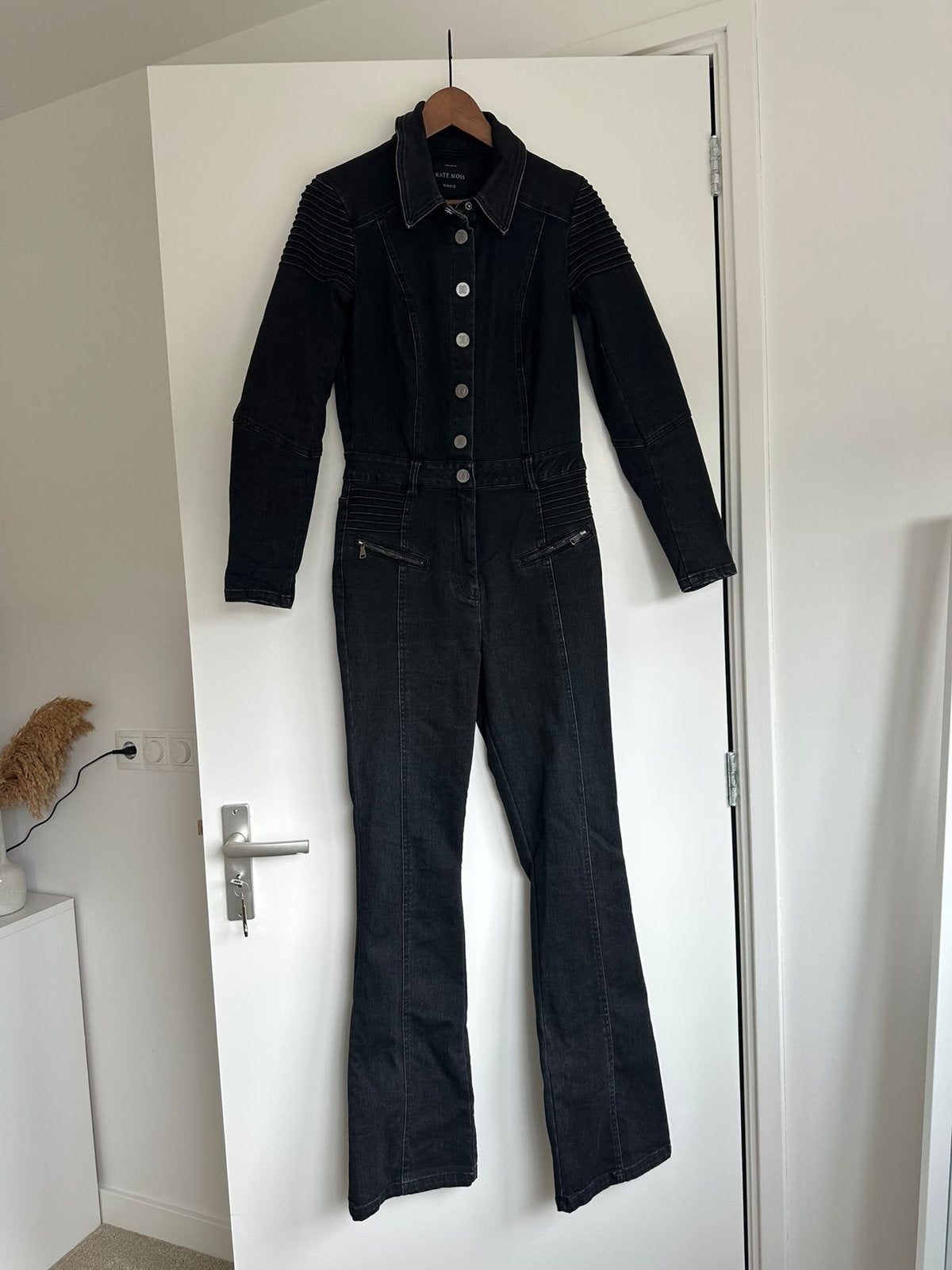 Nikkie by Kate Moss denim jumpsuit zwart maat 36, ZGAN!, Ophalen of Verzenden, Zo goed als nieuw, Maat 36 (S), Zwart