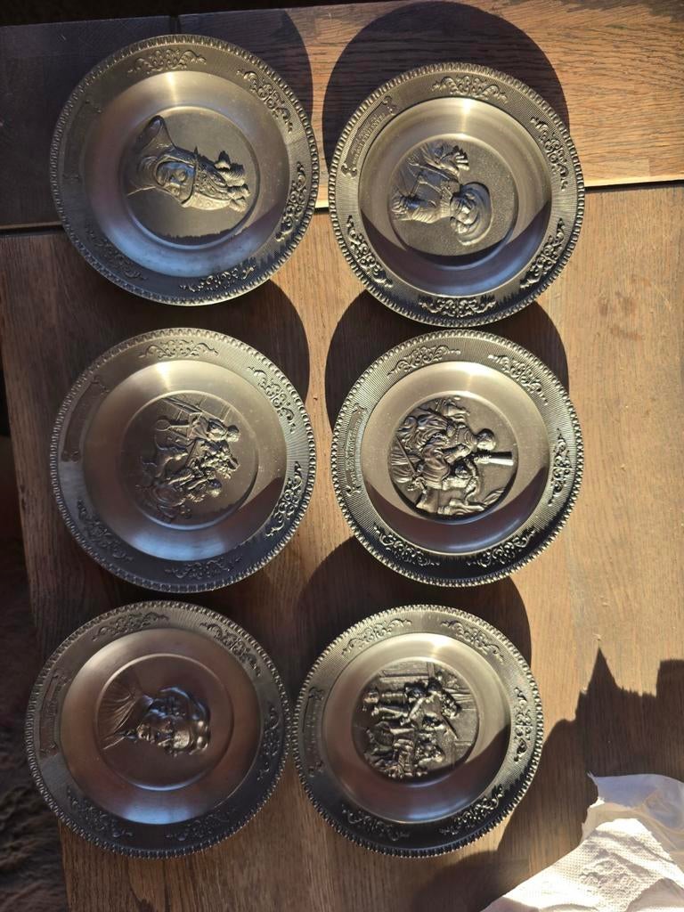 Set van 6 tinnen borden met afbeeldingen, Ophalen of Verzenden