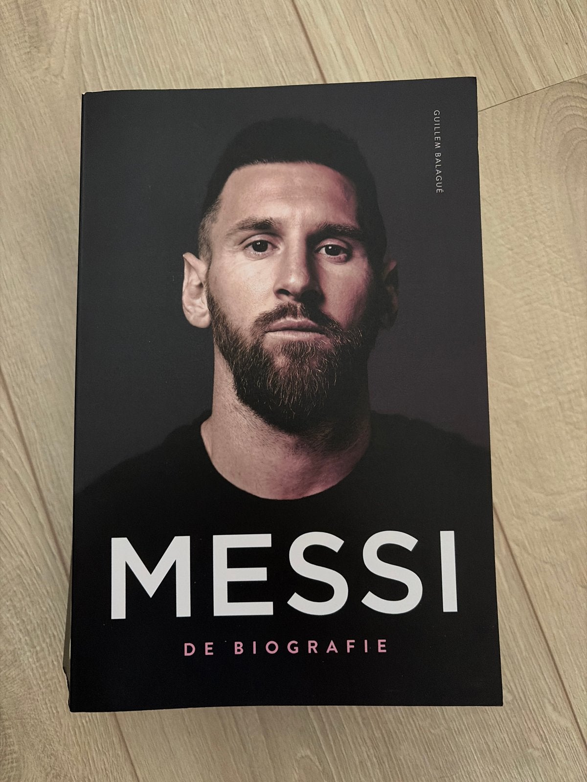 Messi: De Biografie - Het meest complete boek, Ophalen of Verzenden, Zo goed als nieuw, Sport