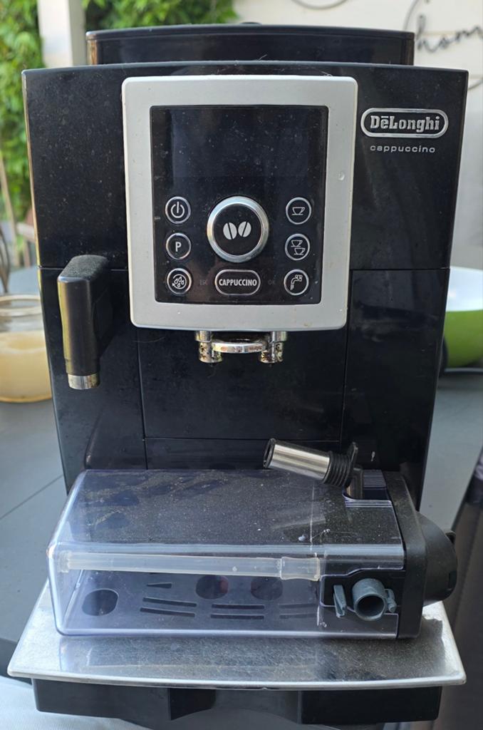 DeLonghi Cappuccino koffiemachine - scherm defect, Gebruikt, Koffiemachine, 4 tot 10 kopjes, Afneembaar waterreservoir