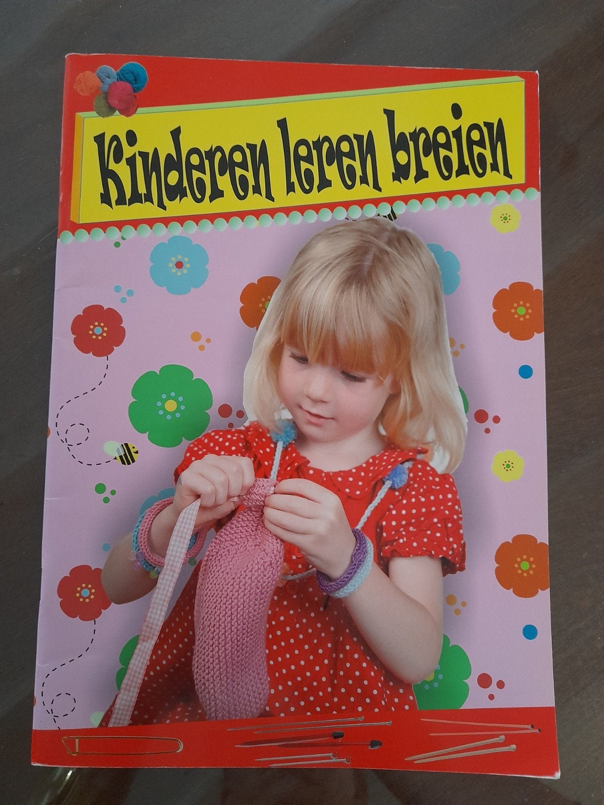 Kinderen leren breien., Boeken, Ophalen of Verzenden, Zo goed als nieuw, Breien en Haken