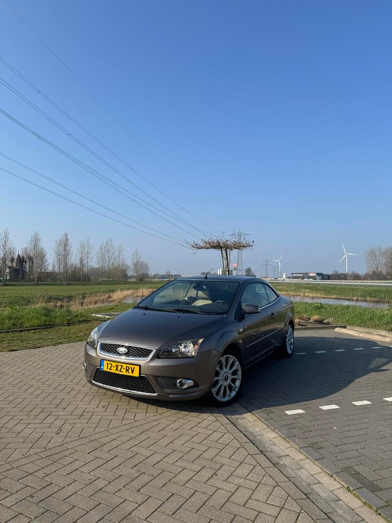 Ford Focus 2.0 107KW CC 2007 Bruin, Auto's, Beige, 4 cilinders, 4 stoelen, 75 €/maand