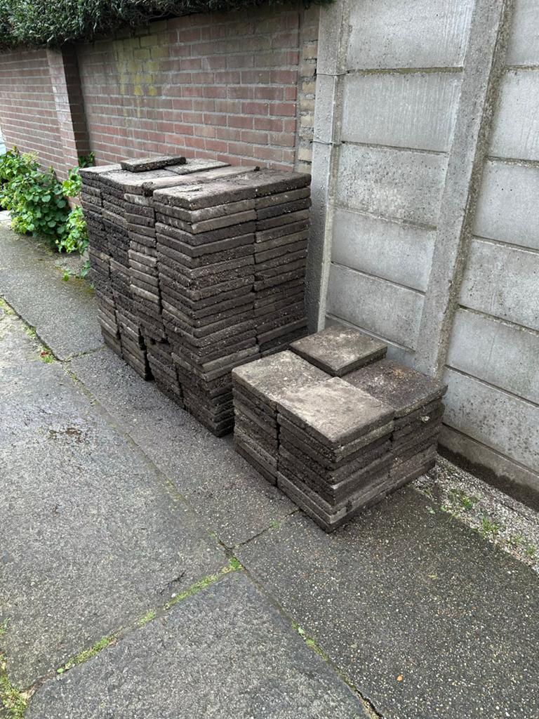 Gratis Terrastegels 30x30 - Dicht bij de straat, Tuin en Terras, Planten | Struiken en Hagen, Ophalen, Laurier, Minder dan 100 cm