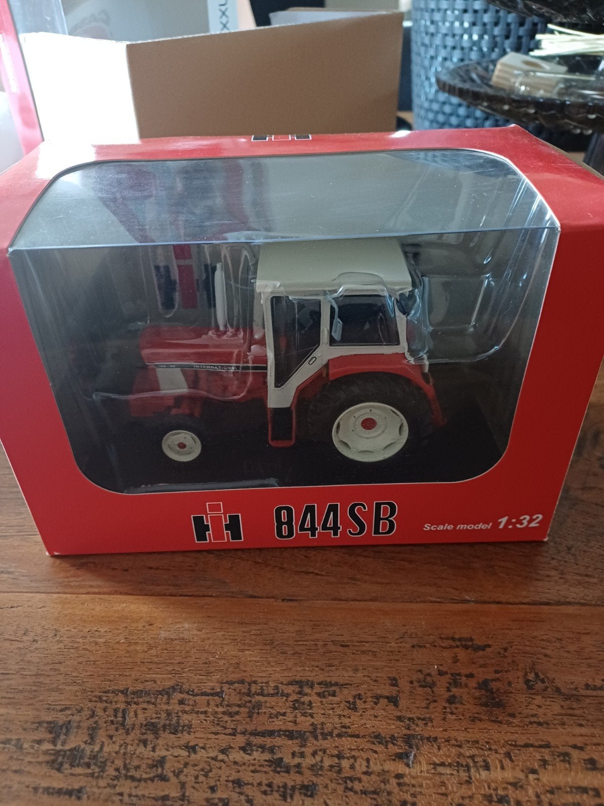 International 844 SB  Schaal 1:32, Hobby en Vrije tijd, Modelauto's | 1:32, Ophalen of Verzenden, Nieuw, Tractor of Landbouw, Overige merken