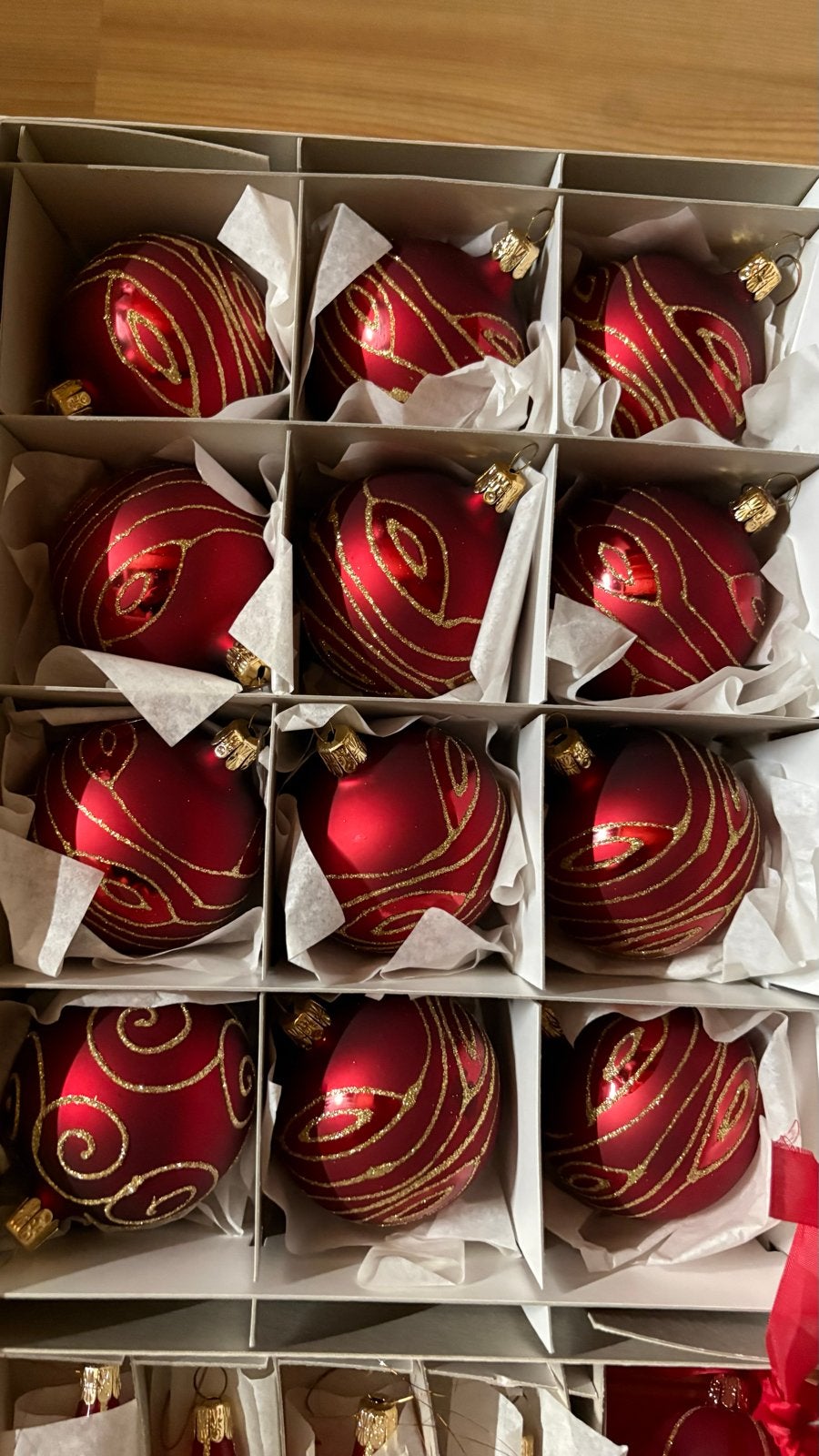 Kerstballen rood met goud van glas, Ophalen