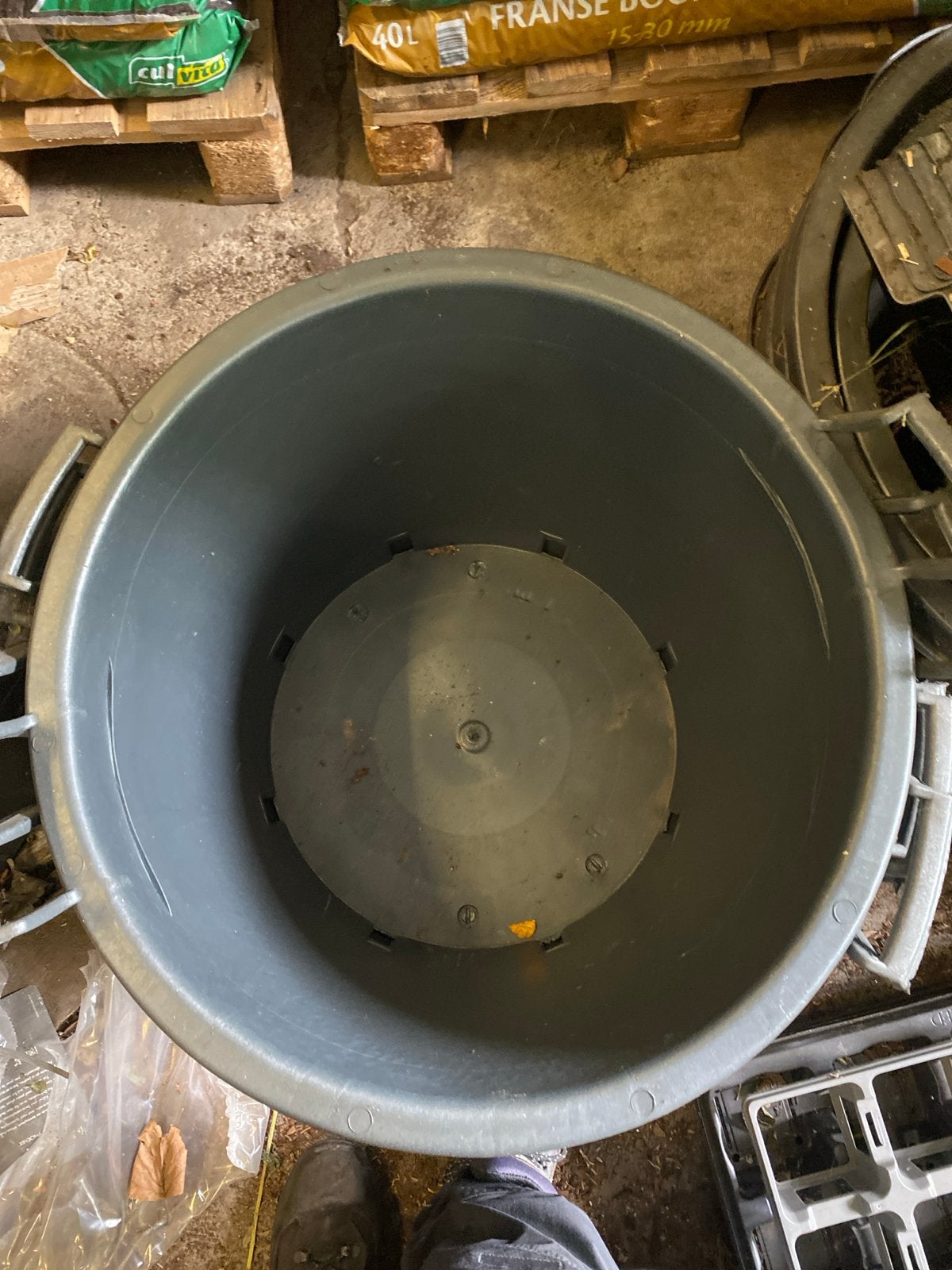 Grote grijze plantenbakken met handvatten 60&80L (nieuw), Ophalen, Kunststof, Gebruikt, Balkon