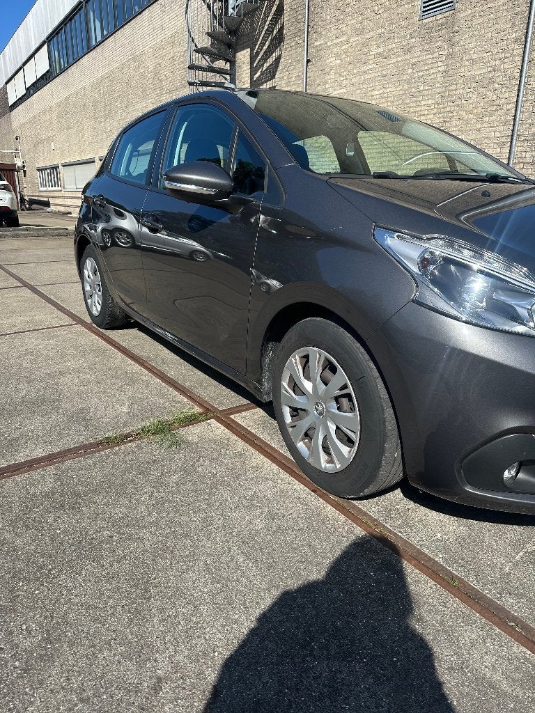 Foto 7 van Peugeot 208 1.2 Puretech 82pk 2019 Grijs