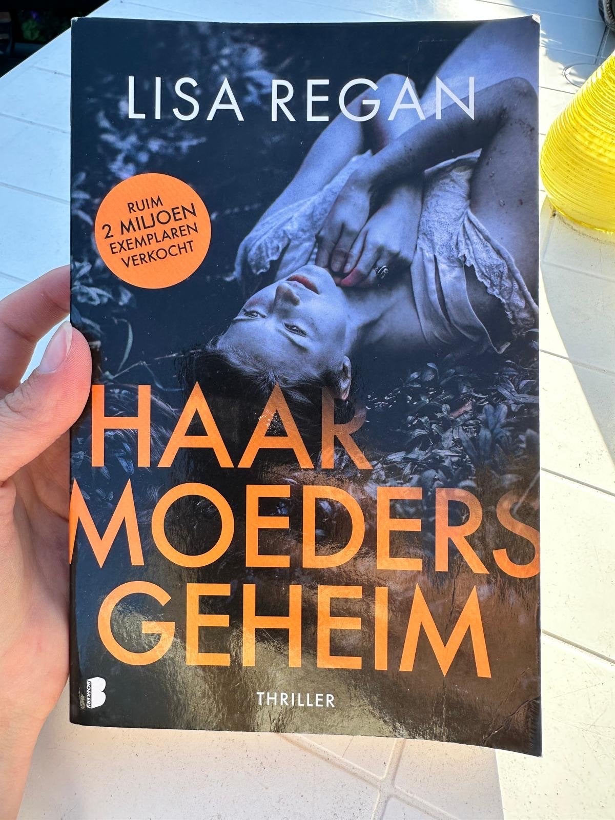 Haar Moeders Geheim - Lisa Regan (Thriller), Ophalen of Verzenden, Zo goed als nieuw, Wereld overig