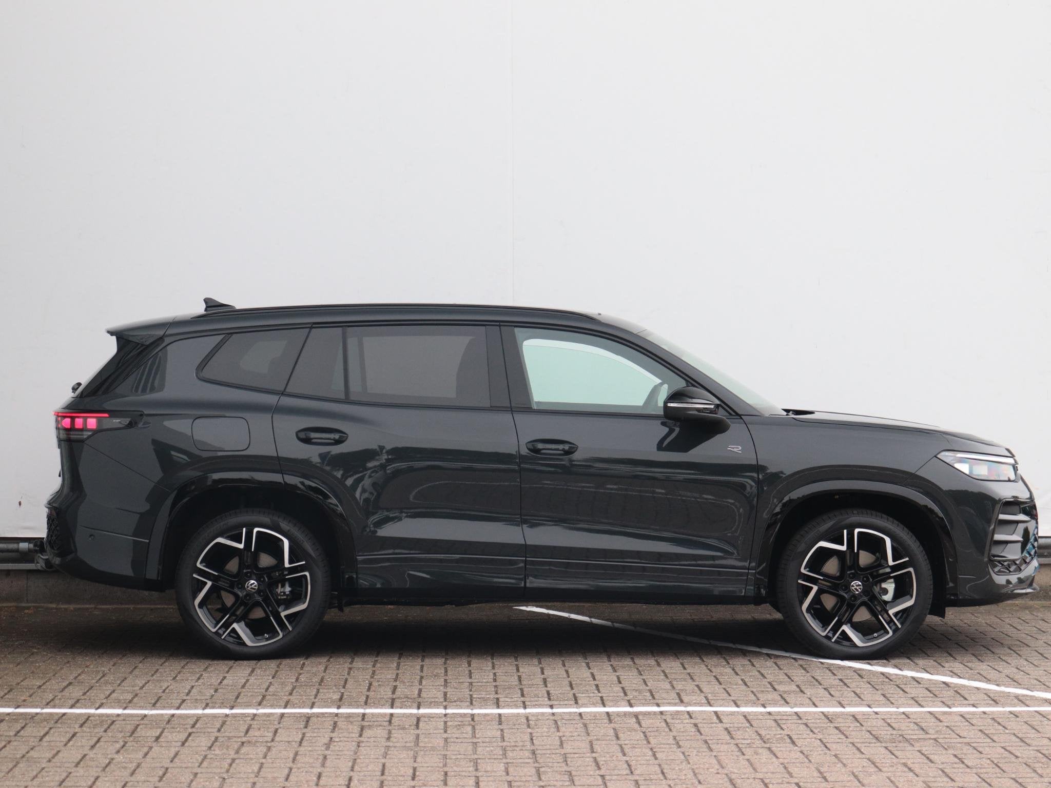 Volkswagen Tayron R-Line Edition 1.5 eHybrid 200 kW / 272 PK, Auto's, Stof, 1498 cc, 4 cilinders, 2000 kg