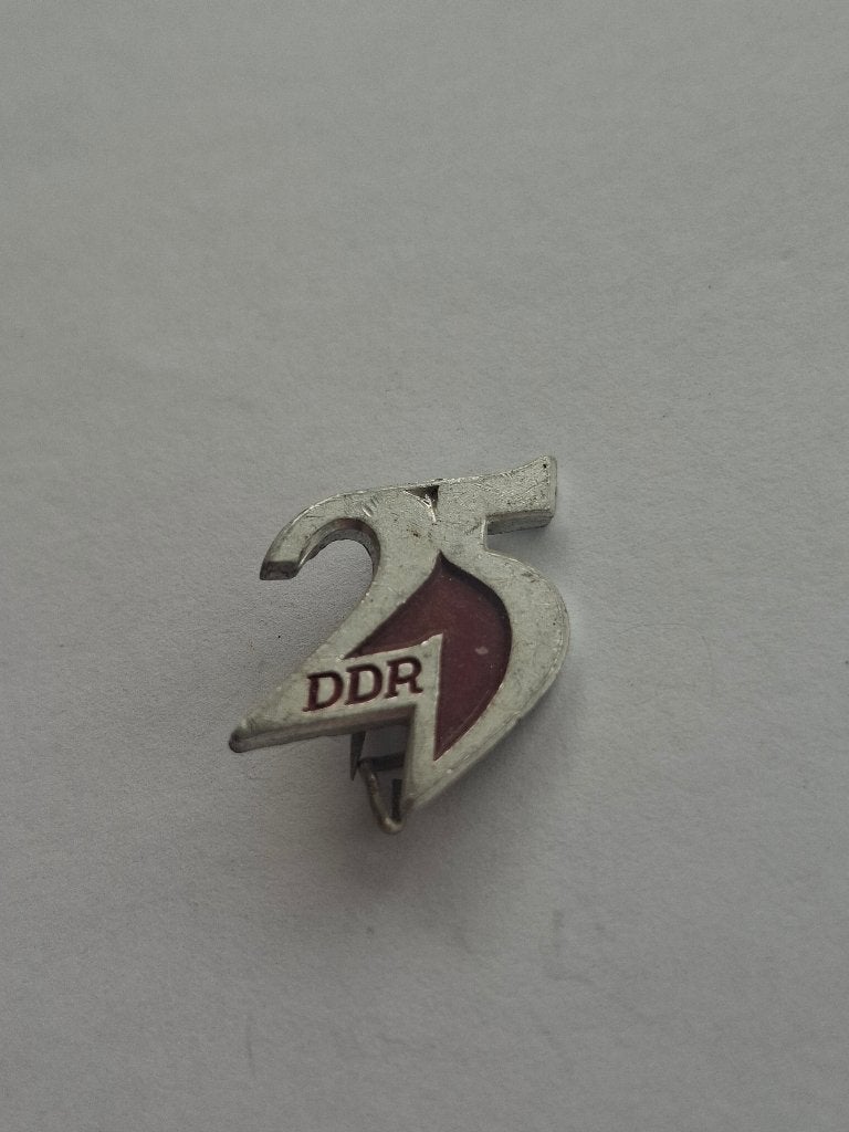 Speld broche 25 DDR, Ophalen, Gebruikt