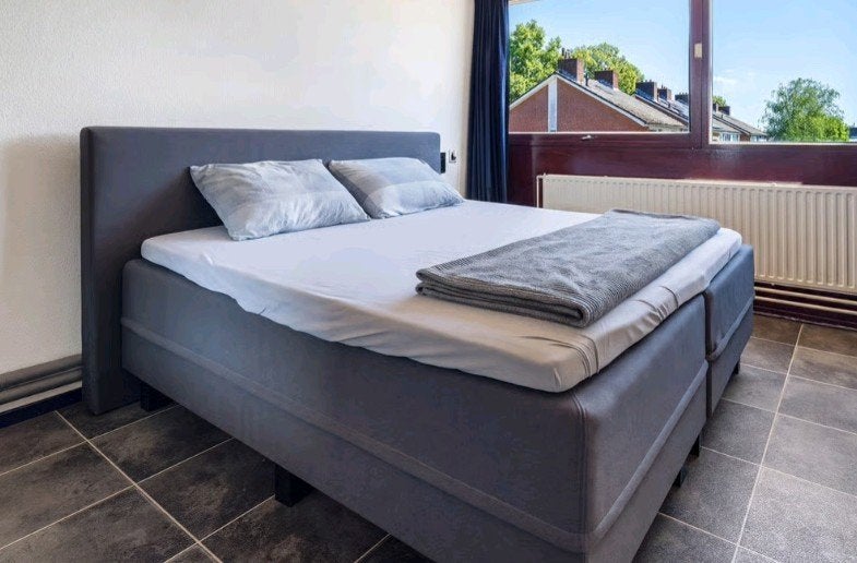 Swiss Sense bed 180x200 cm met hard matras, Huis en Inrichting, Ophalen, Tweepersoons, Zo goed als nieuw, 180 cm