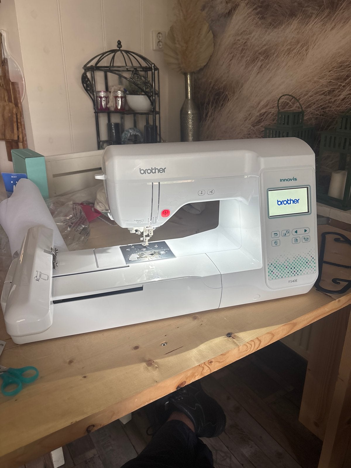 Brother F540E borduurmachine - nieuw 4 keer gebruikt, Hobby en Vrije tijd, Ophalen, Nieuw, Naaimachine, Brother