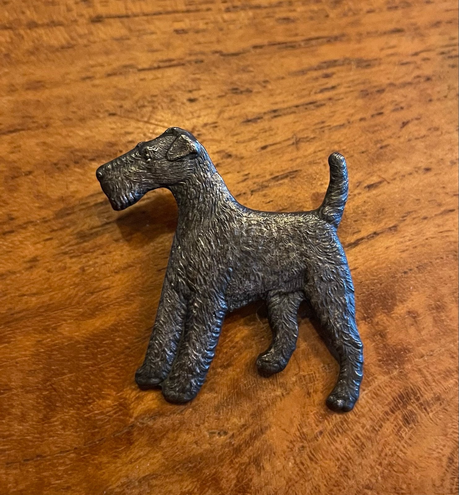 Vintage KENART Airedale Terriër Broche (1930-1950), Overige materialen, 4 tot 7 cm, Gebruikt, Ophalen of Verzenden