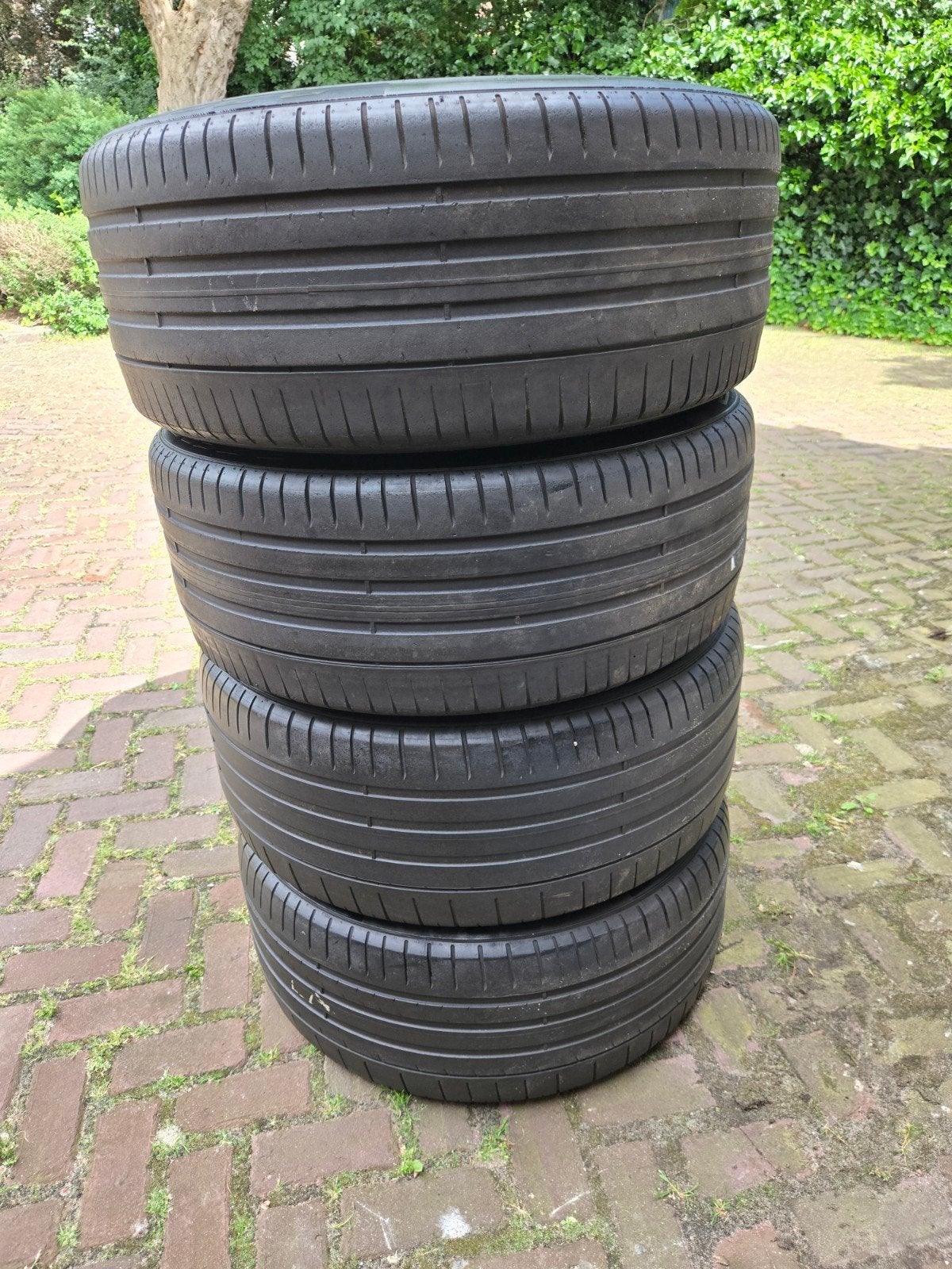 Tesla X banden Pirelli P Zero 285 en 265 40 21. 2,5-4 mm, 265 mm, Band(en), Zomerbanden, 21 inch