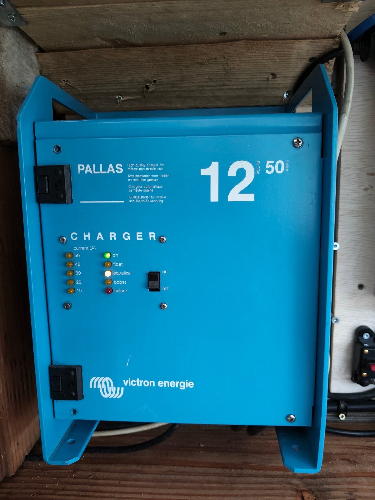 Victron Energie Pallas 12V 50A Acculader, Ophalen, Gebruikt