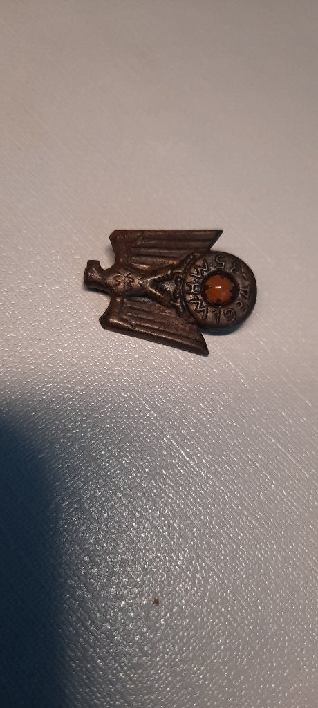zeldzaam speldje (winterhilfswerk) met adelaar oranje accent, Ophalen of Verzenden, Overige soorten, Duitsland, Overige typen