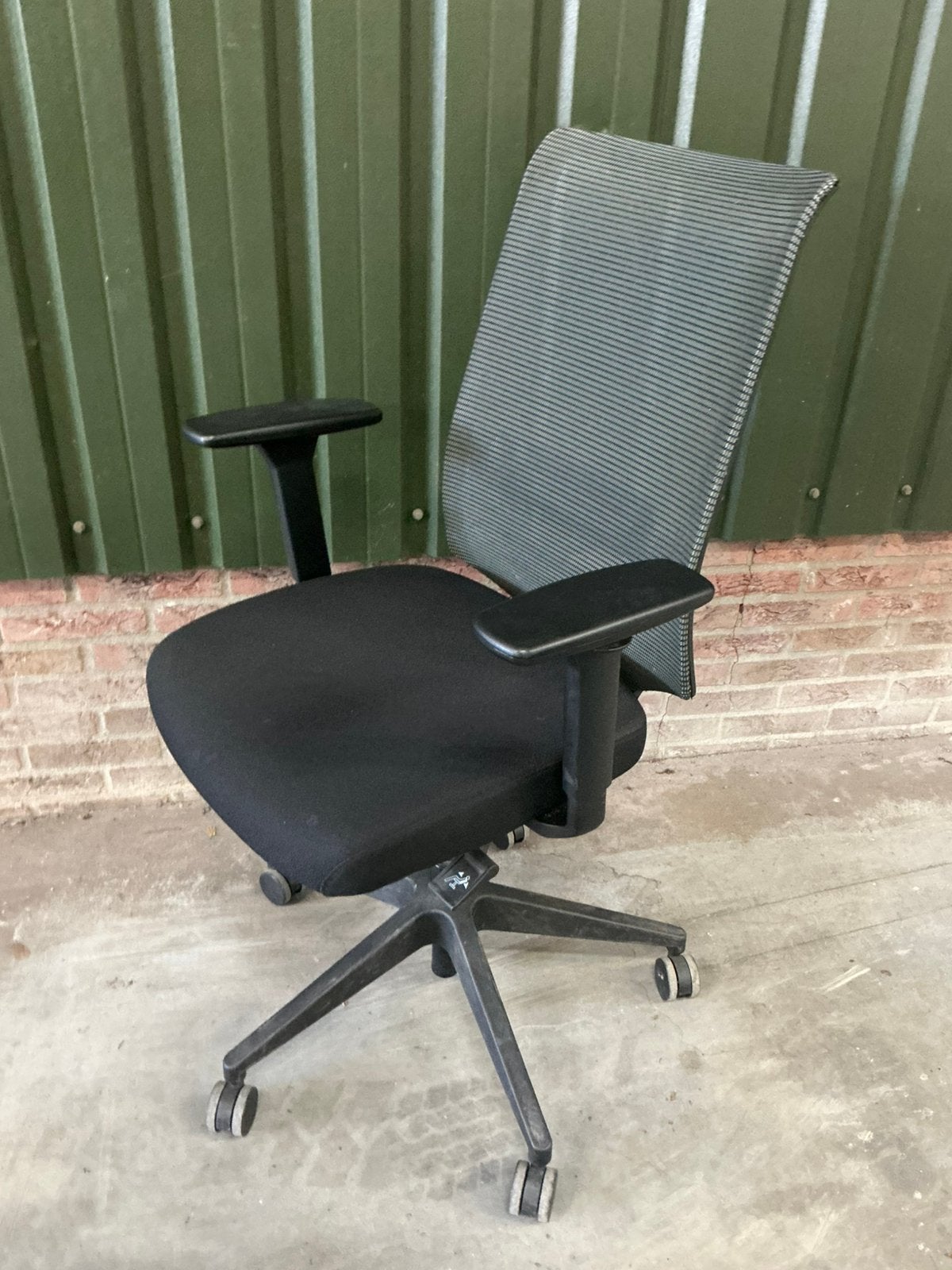 3x ALMACHAIR bureaustoelen met 3D armleuningen ZGAN, Ophalen, Zo goed als nieuw, Zwart