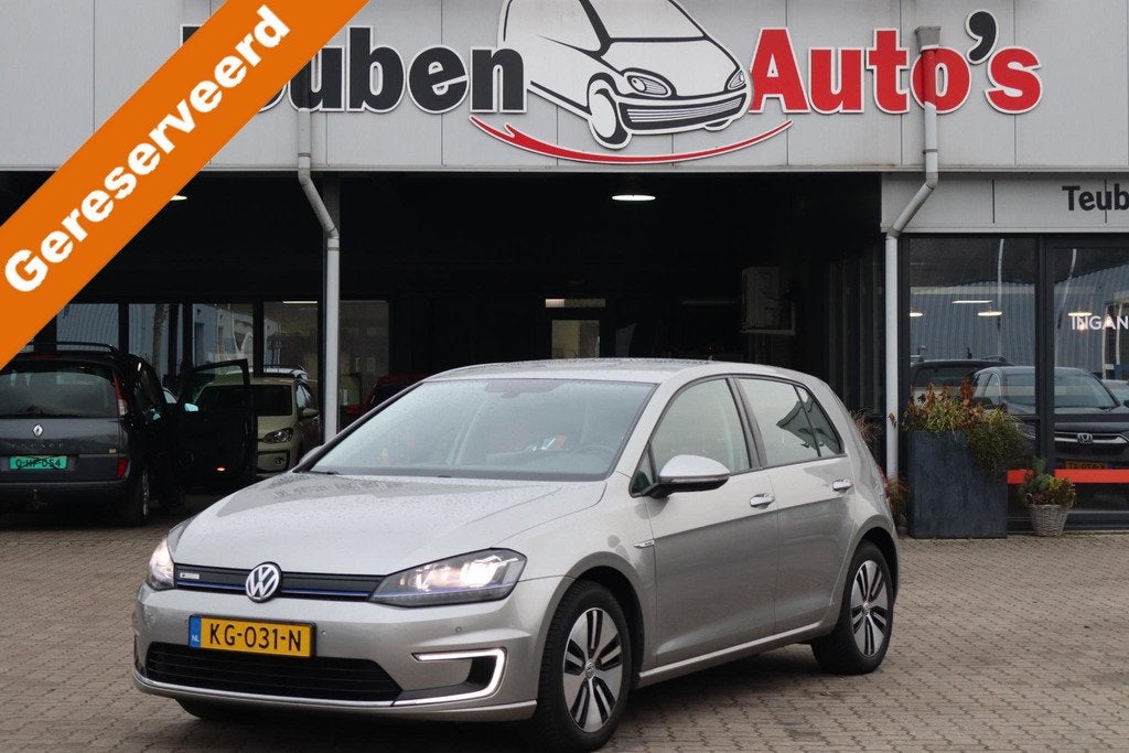 Volkswagen e-Golf e-Golf SOH 83%, Navigatie, Climate control, Auto's, Gebruikt, Zwart, 116 pk, Origineel Nederlands