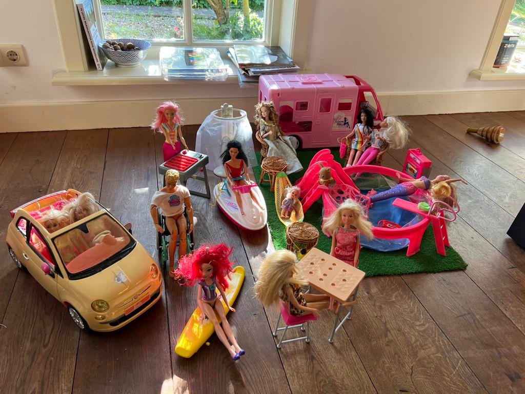 Barbie zomerfeest met zwembad, cabrio, waterskiën etc, Ophalen of Verzenden, Gebruikt, Barbie