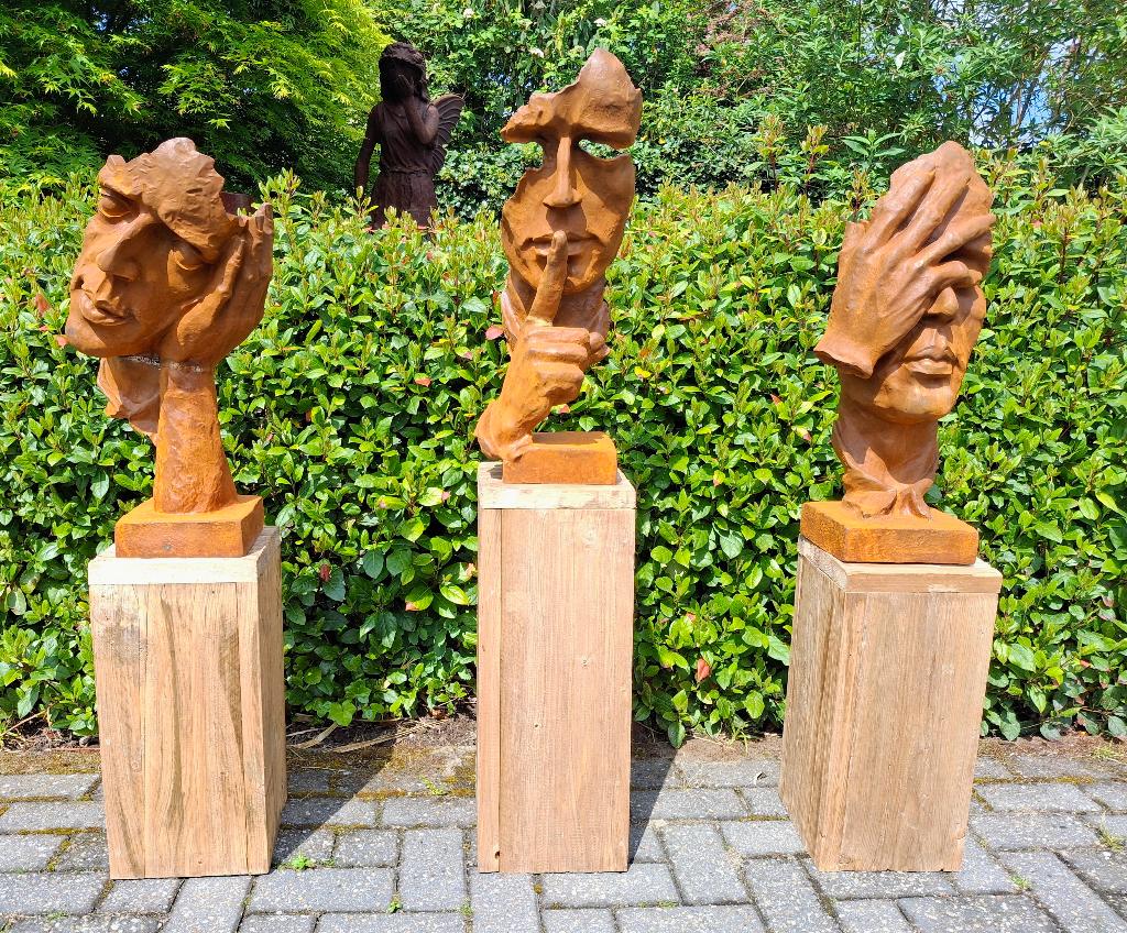 De grote gietijzeren beelden horen zien zwijgen xxl., Tuin en Terras, Tuinbeelden, Ophalen of Verzenden, Nieuw, Metaal, Mensenbeeld