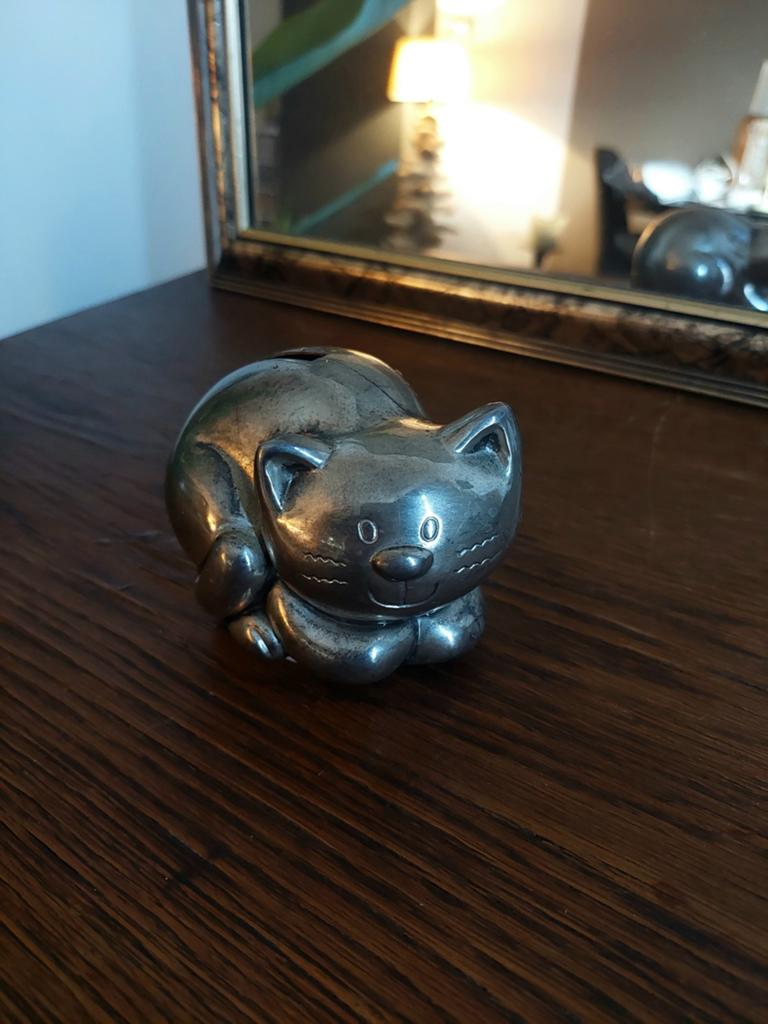Verzilverde juwelier spaarpot in de vorm van een kat, Ophalen of Verzenden, Zo goed als nieuw, Overige materialen, Dier