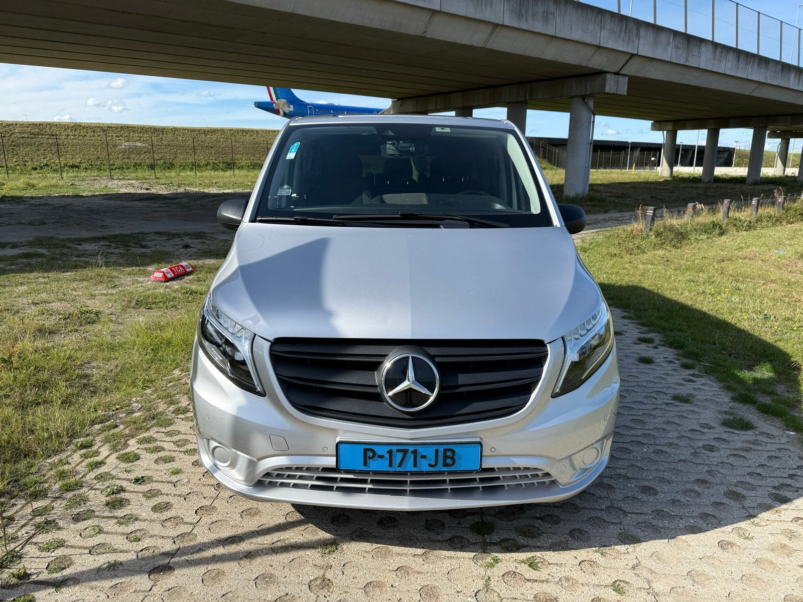 Mercedes-Benz E- Vito extra lang 205pk 2022 Grijs TAXIKLAAR, Auto's, Stof, 8 stoelen, Overige carrosserieën, 90 kWh