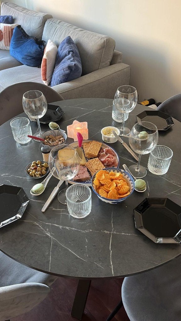 Moderne eettafel, Ophalen, Overige materialen, Rond, Zo goed als nieuw