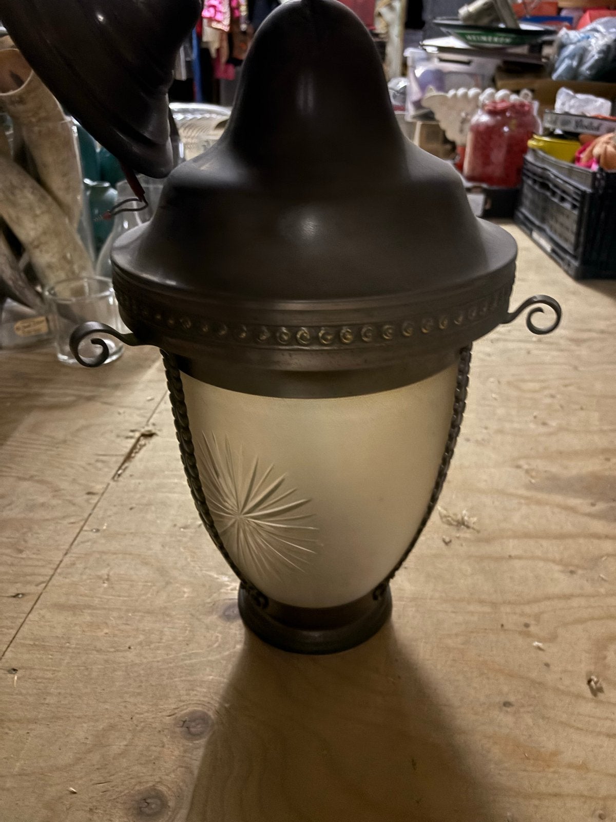 Antieke hanglamp met melkglas en metalen frame, Ophalen of Verzenden