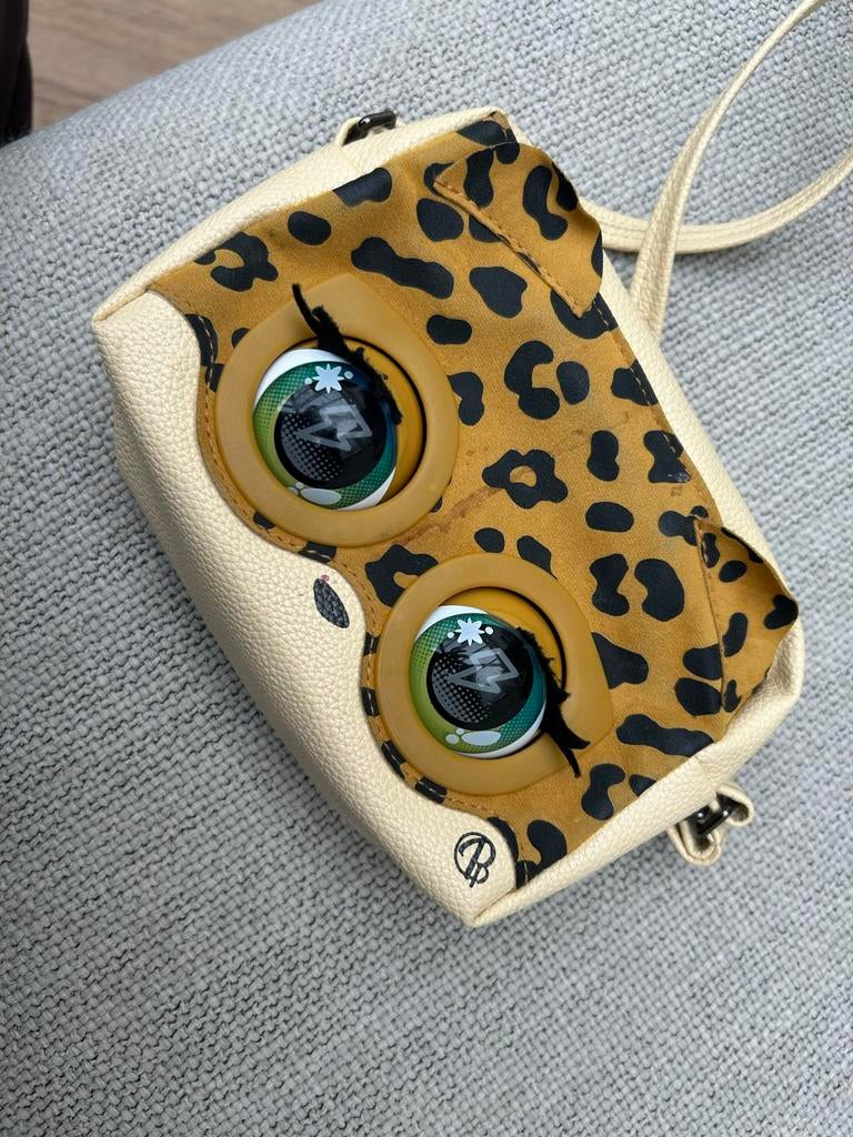 Leuke schoudertas met dierenprint en ogen, Sieraden, Tassen en Uiterlijk, Tassen | Damestassen, Ophalen, Zo goed als nieuw, Beige