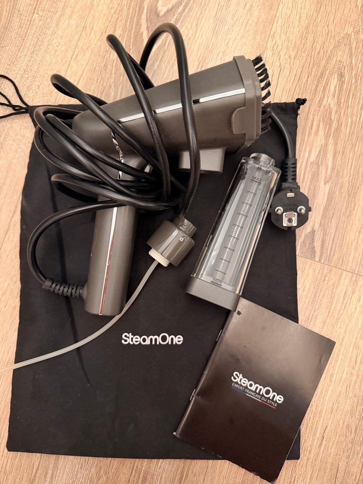 SteamOne Kledingstomer - Zo goed als nieuw, Witgoed en Apparatuur, Stoomapparaten, Ophalen, Zo goed als nieuw, Kledingstomer