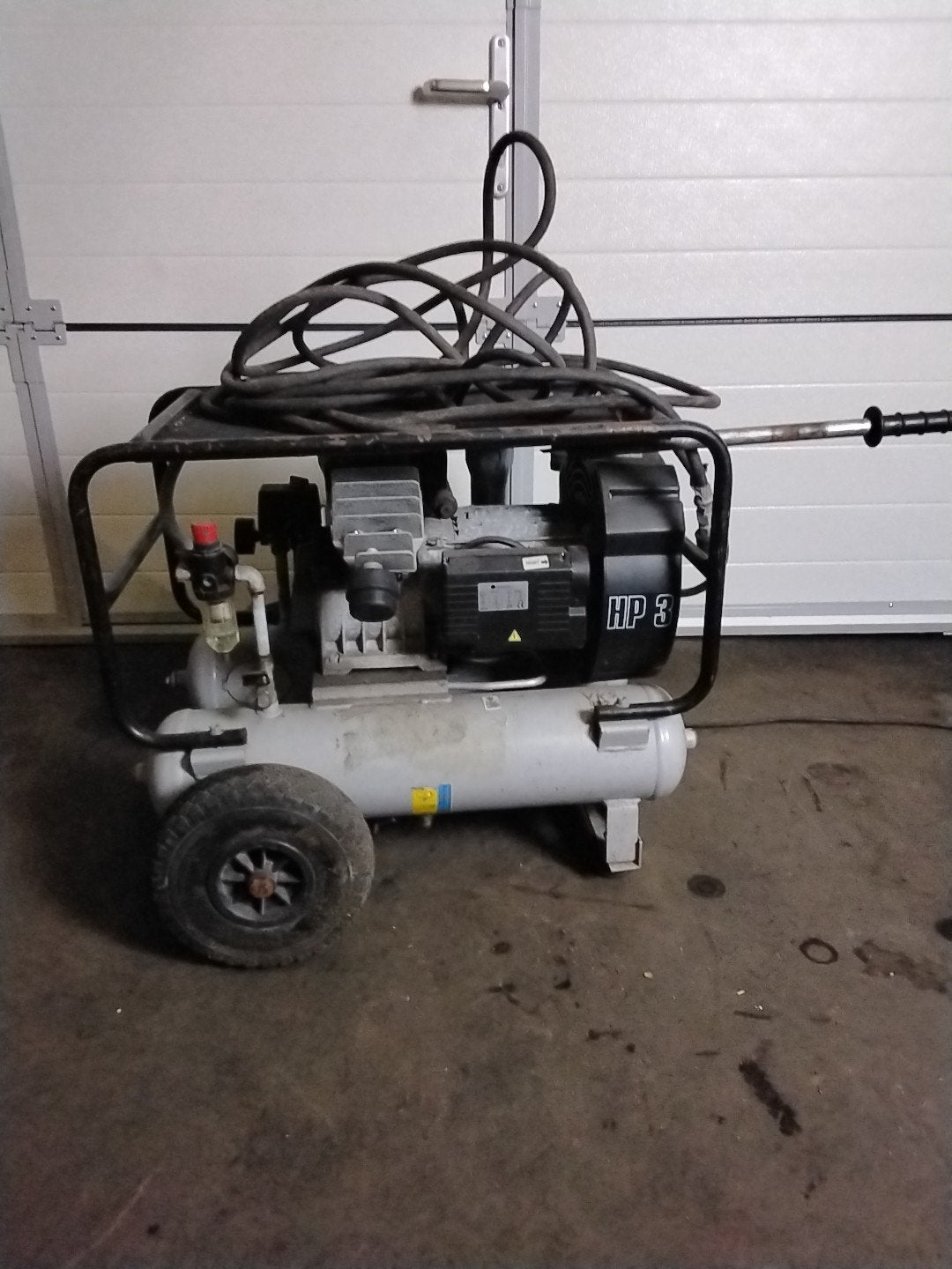 Mobiele compressor met 3 pk motor en 25 liter tank, Ophalen of Verzenden