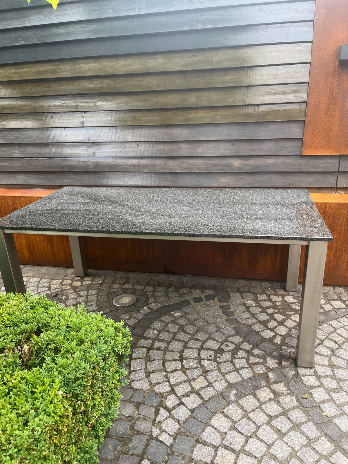 Moderne tuintafel met granieten blad en RVS  poten. 80x190, Tuin en Terras, Ophalen, Zo goed als nieuw, Rechthoekig, Rvs