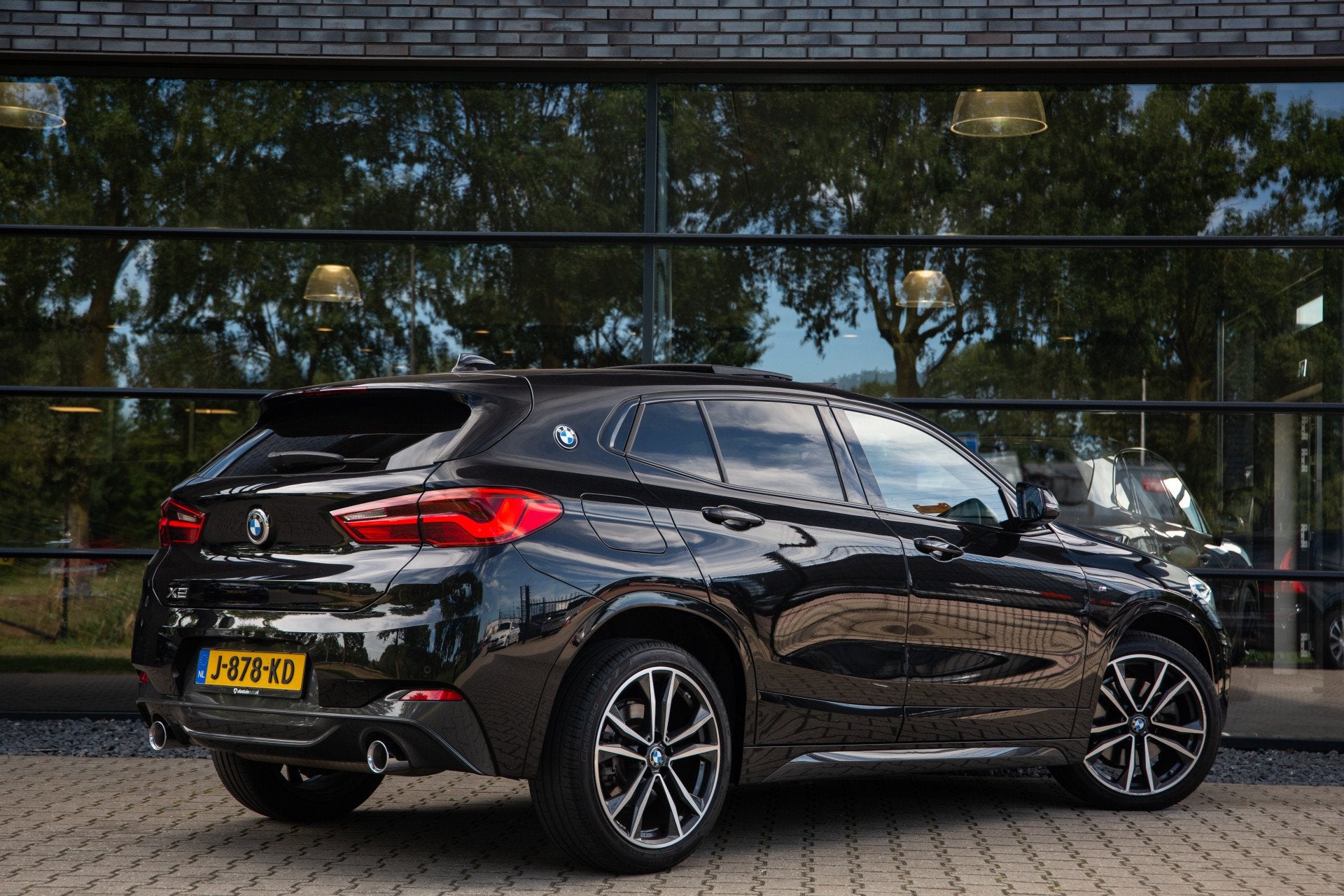 BMW X2 sDrive20i High Executive M-Sport , Panoramadak, Head-, 1998 cc, X2, 1435 kg, Leder en Stof