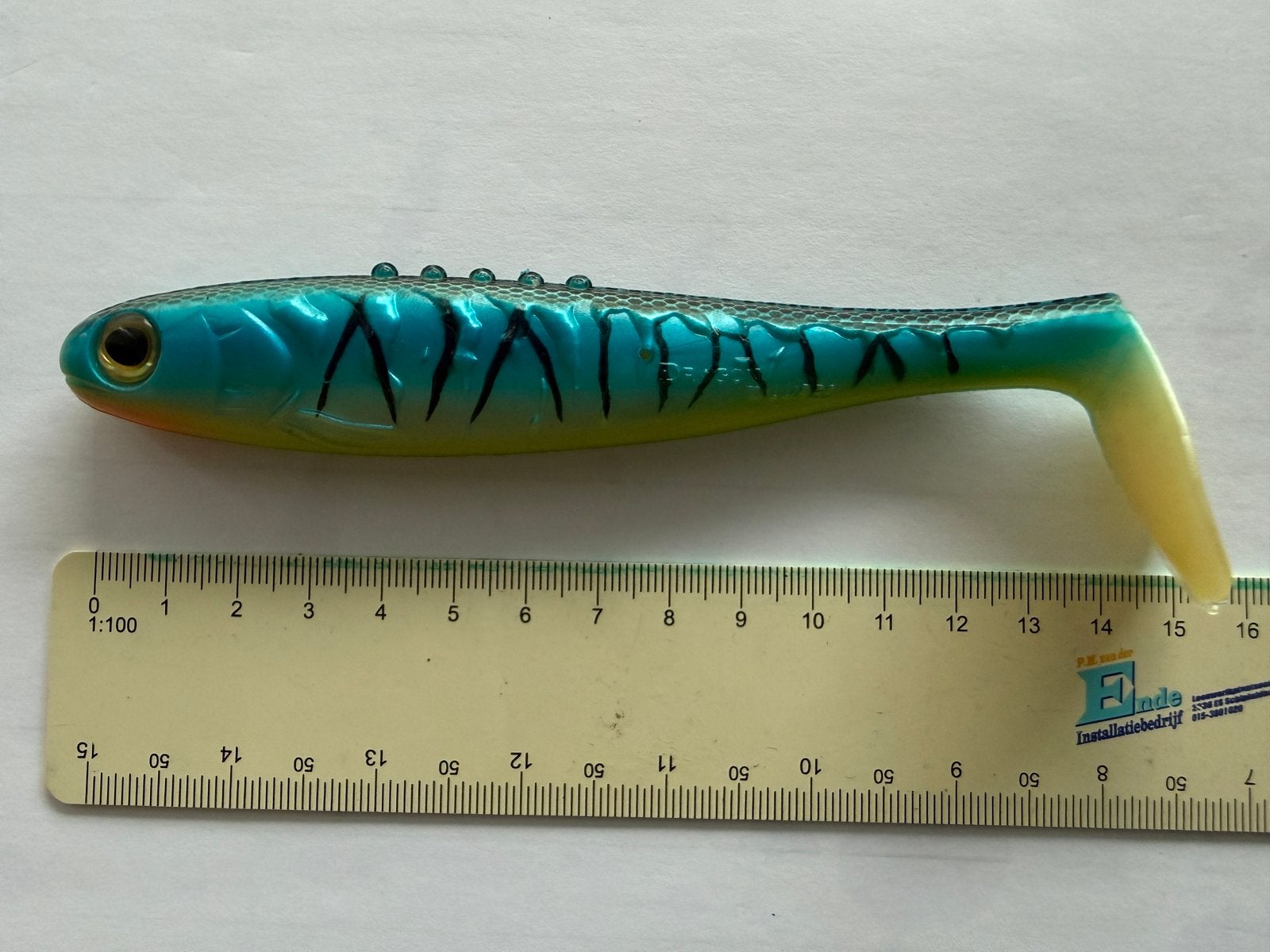 Foto 2 van Dragon V-Lures Chucky 15cm 30g – 8 softbaits V8-V11