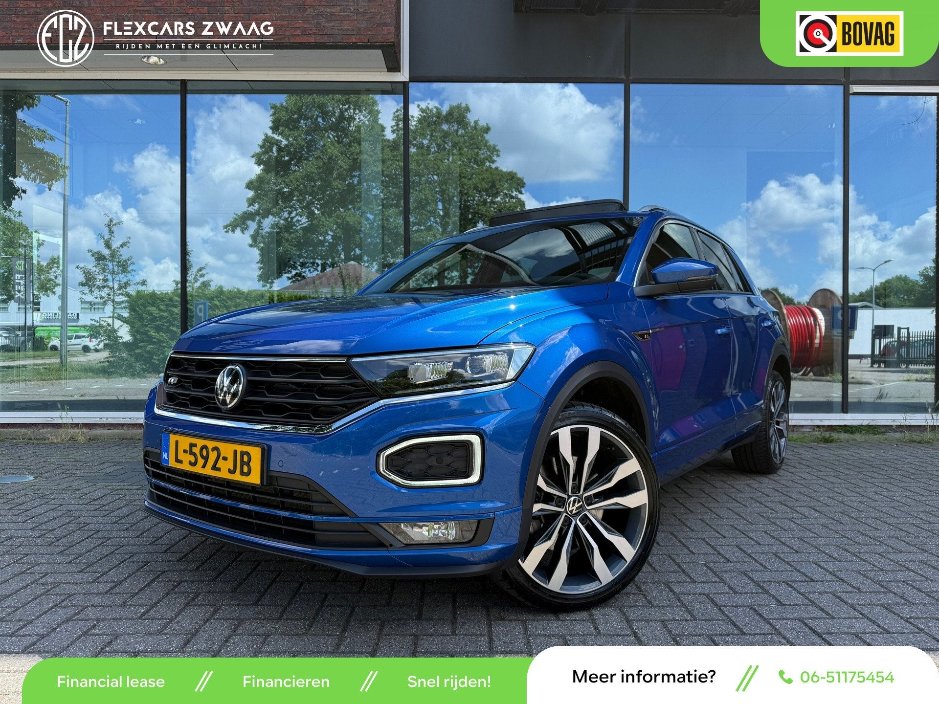 Volkswagen T-Roc 1.5 TSI Sport Business R - Automaat - Pano/, Auto's, Volkswagen, 1254 kg, 4 cilinders, 150 pk, Blauw