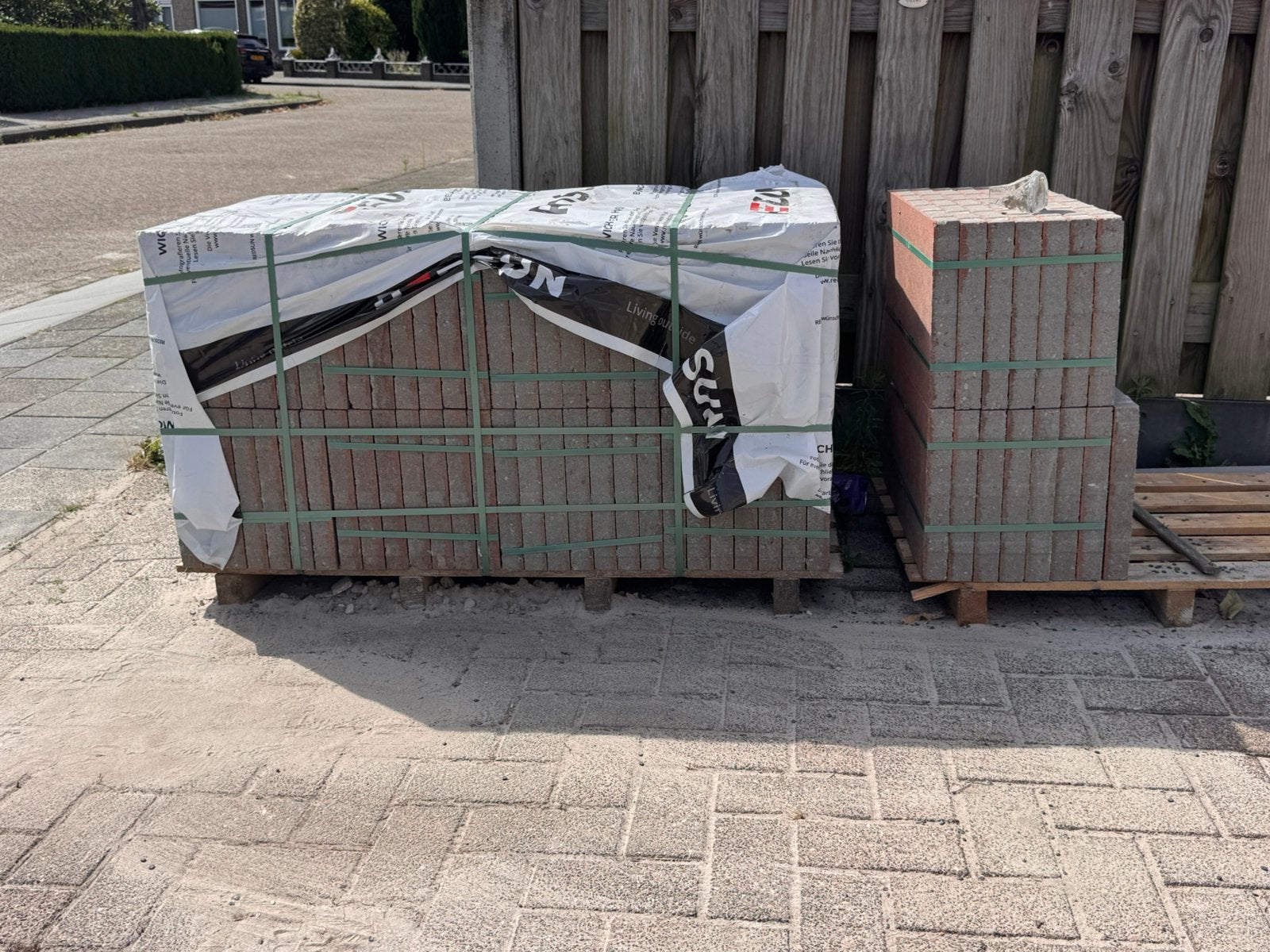 Rode beton tegels, Ophalen, Zo goed als nieuw, Blokhut