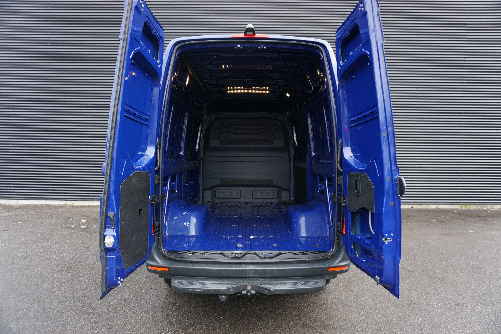 Mercedes-Benz Sprinter 516 160pk Automaat 5000kg L2H2 Dubbel, Auto's, Bestelauto's, Gebruikt, Zwart, 4 cilinders, Blauw