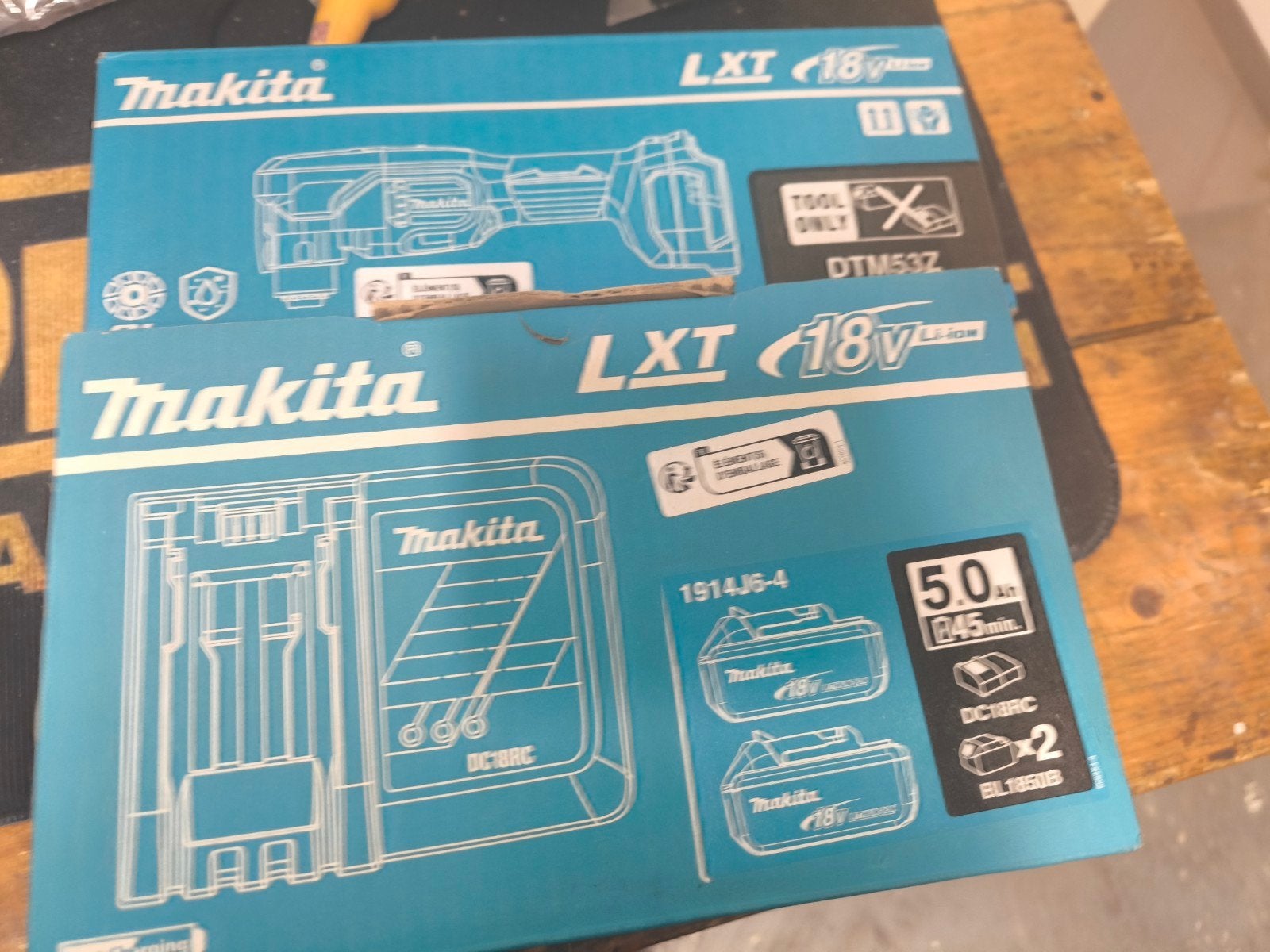 Nieuwe Makita DTM53Z Multitool 18V LXT met 2x 5.0Ah accu, Ophalen, Nieuw, Overige typen