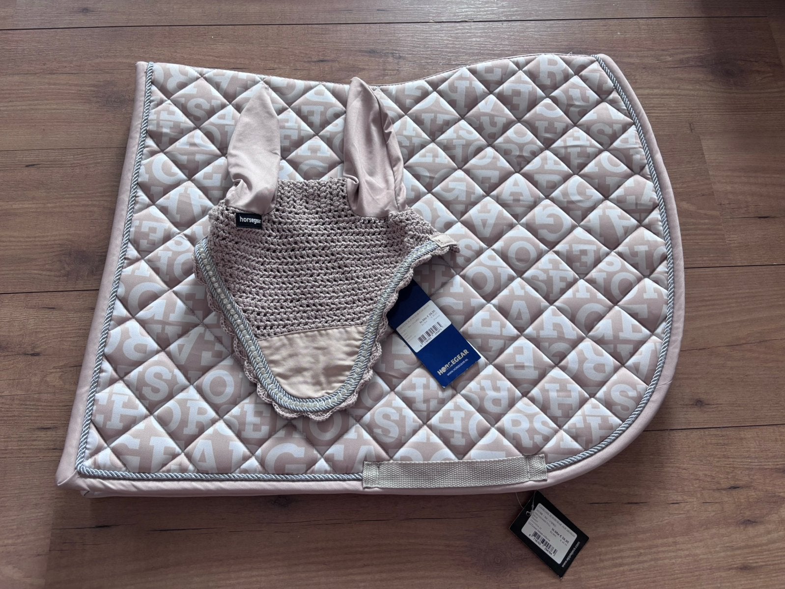 Nieuwe springset horsegear beige maat paard - dekje springen, Dieren en Toebehoren, Paarden en Pony's | Dekens en Dekjes, Full (L)