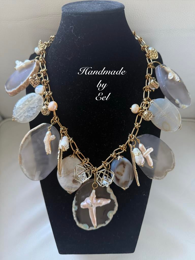 Collier met agaat, zoetwaterparels, 18 kt g.f. ornamenten, Verzenden, Nieuw, Steen of Mineraal, Met edelsteen