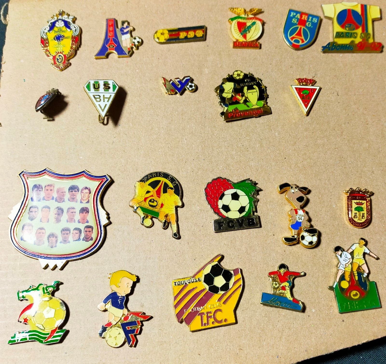Verzameling voetbalpins - diverse clubs en landen, Verzamelen, Ophalen of Verzenden