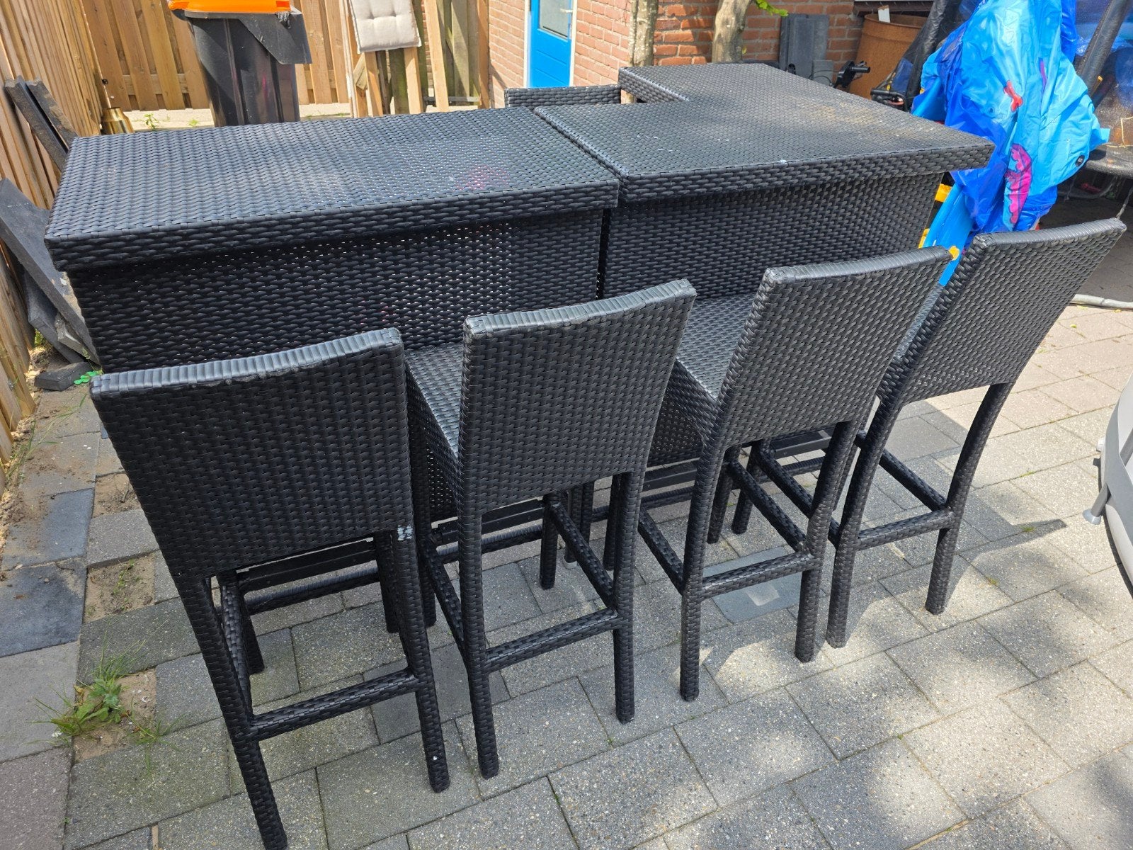 Zwarte rotan barset met 4 barkrukken, Huis en Inrichting, Ophalen of Verzenden, Gebruikt, Inclusief barstoelen