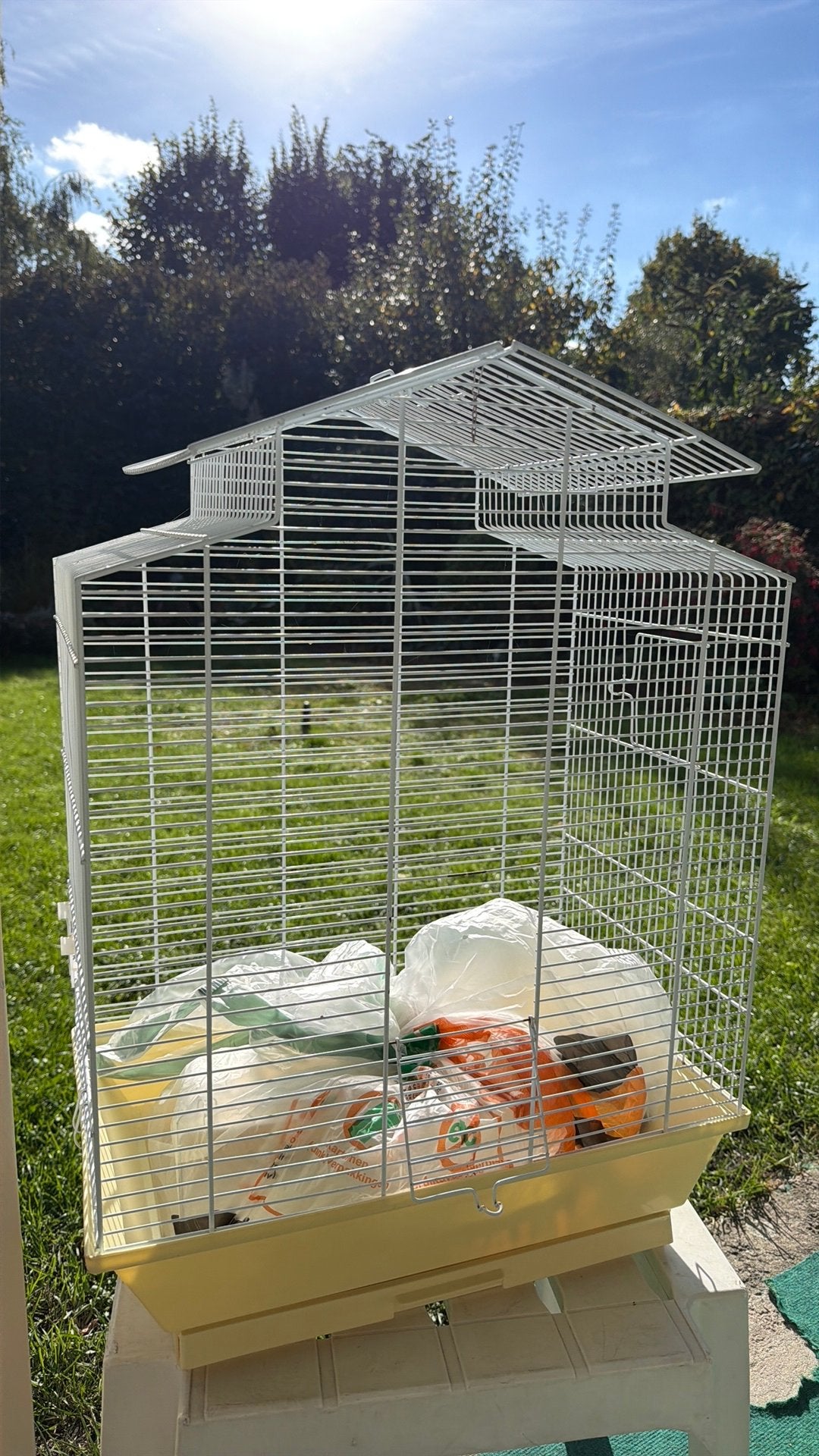 Leuke vogelkooi met bakjes, Dieren en Toebehoren, Ophalen, Gebruikt, Metaal, Vogelkooi