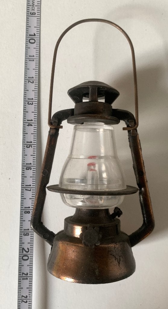 Vintage Miniatuur OlieLamp Potloodslijper puntenslijper, Ophalen of Verzenden, Gebruikt